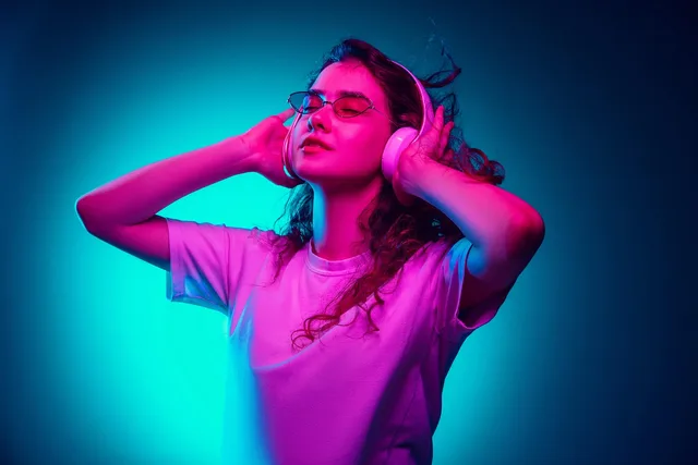 woman, model, young, person, business, retro, vintage, face, art, light, stylish, portrait, neon, modern, success, studio, professional. Which markets actually suit a first-year UGC creator business?