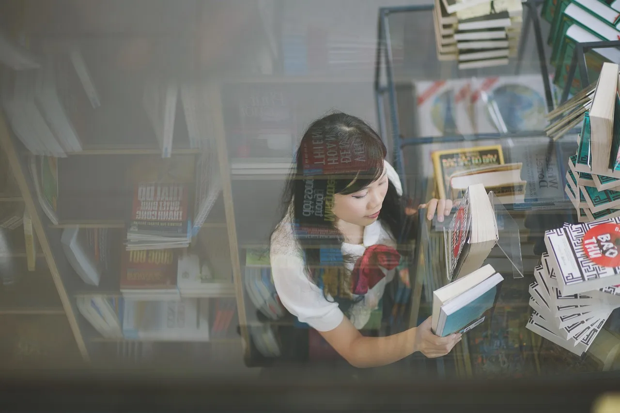 girl, beautiful, fashion, young, woman, female, portrait, face, lady, book, gray book, gray books, gray fashion, gray beauty, gray portrait, gray lady, book, book, book, book, book. Reading UGC creator audience analytics with a sceptical eye